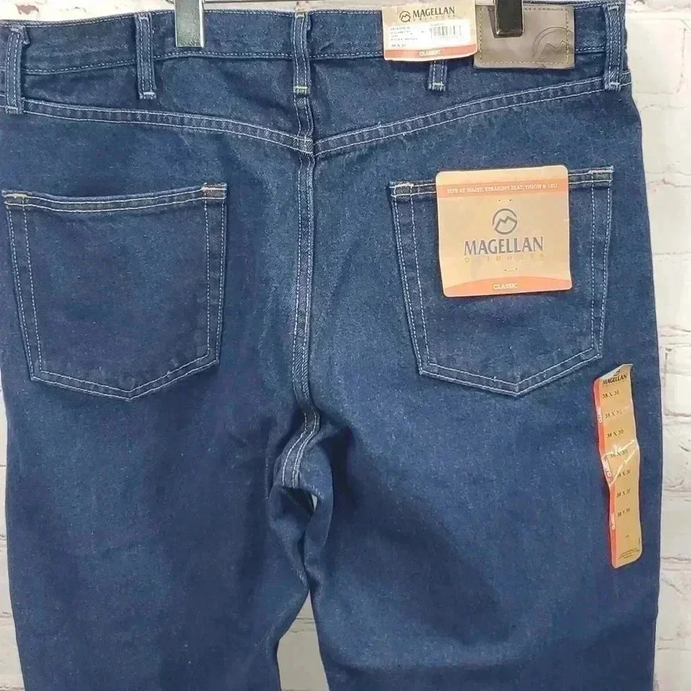 Magellan Outdoors Men's Classic Fit Jeans Size 38x30 NWT - Picture 4 of 11